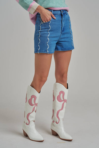 HIGH RISE WIDE LEG DENIM SHORTS WITH SCALLOPED FRONT SEAM: LIGHT WASH / S-M-L(2-2-2)