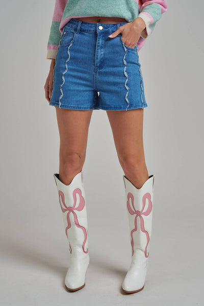 HIGH RISE WIDE LEG DENIM SHORTS WITH SCALLOPED FRONT SEAM: LIGHT WASH / S-M-L(2-2-2)