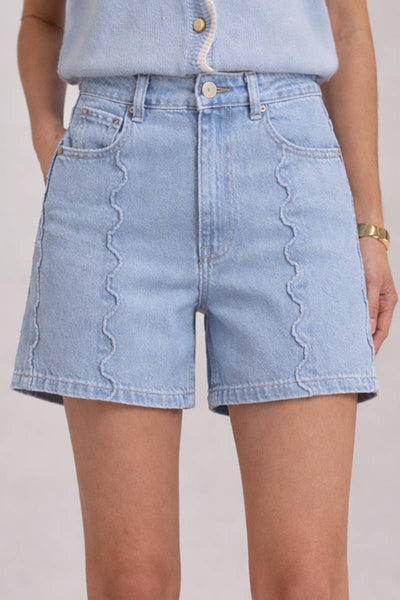 HIGH RISE WIDE LEG DENIM SHORTS WITH SCALLOPED FRONT SEAM: LIGHT WASH / S-M-L(2-2-2)